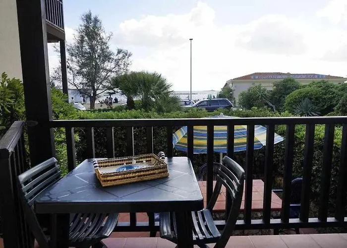 Trilocale Fronte Mare Con Giardino Ostrica Apartamento