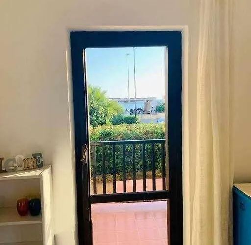 Apartamento Trilocale Fronte Mare Con Giardino Ostrica *